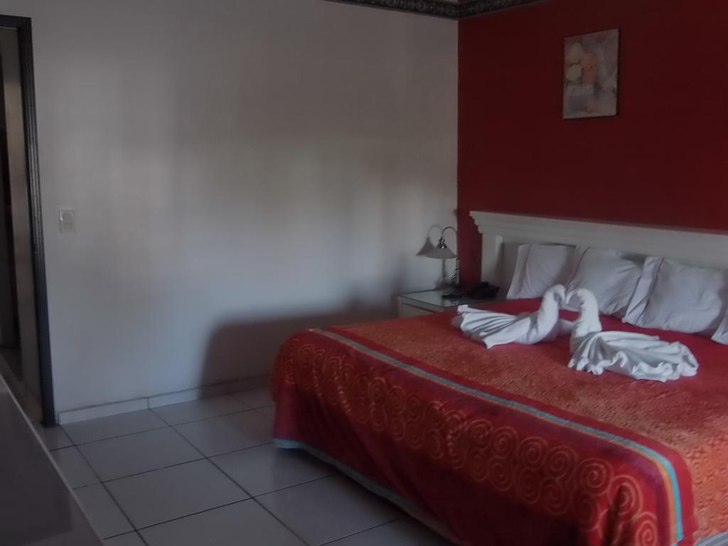 Hotel Raldos Inn Саламанка Экстерьер фото