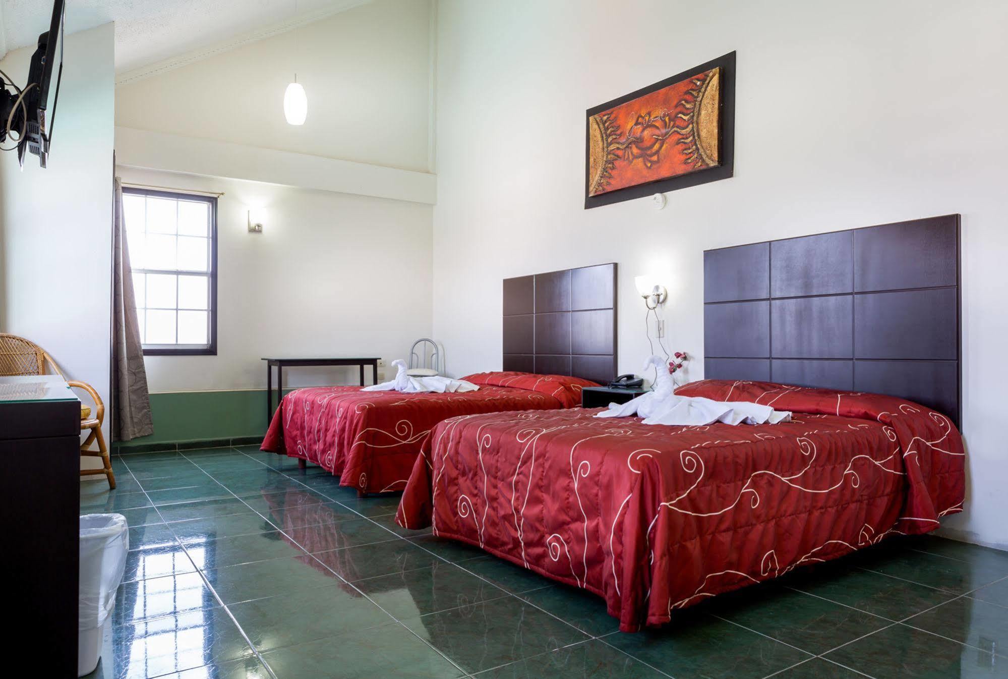 Hotel Raldos Inn Саламанка Экстерьер фото